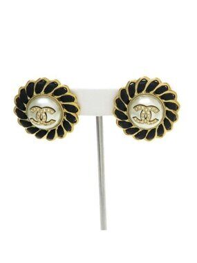 Chanel Earrings Gold